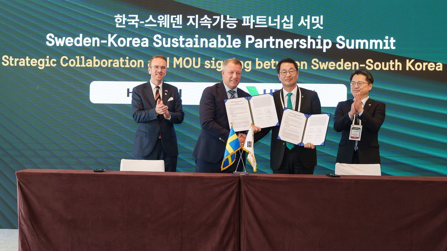 Hitachi Energy and HD Hyundai Electric sign strategic MoU to accelerate ...