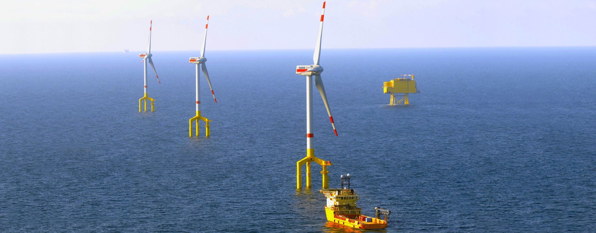 日立エナジーが、英国のEPC事業者ペトロファックと 洋上風力発電向け