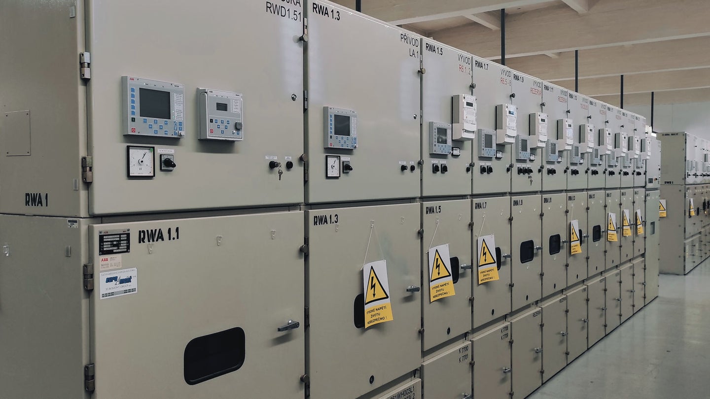 Hitachi R700 Modernizace rozvodny R700 pro Unipetrol | Hitachi Energy