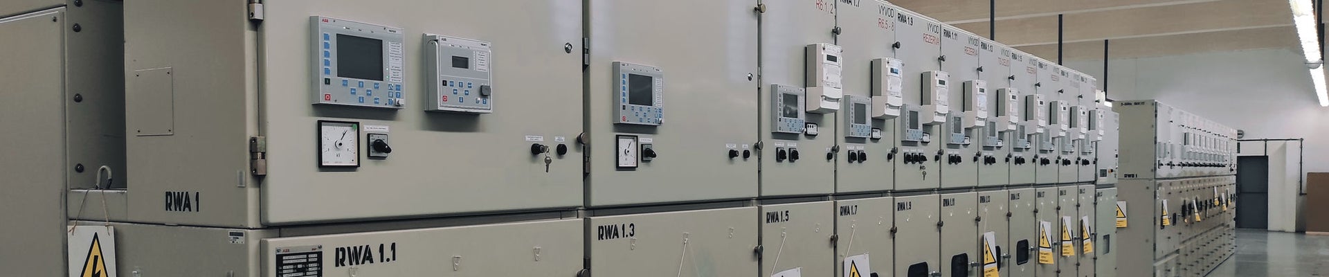 Hitachi R700 Modernizace rozvodny R700 pro Unipetrol | Hitachi Energy