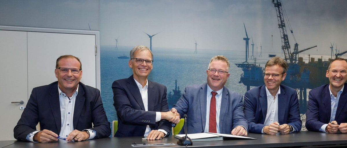Hitachi Energy and TenneT signing aggreement 