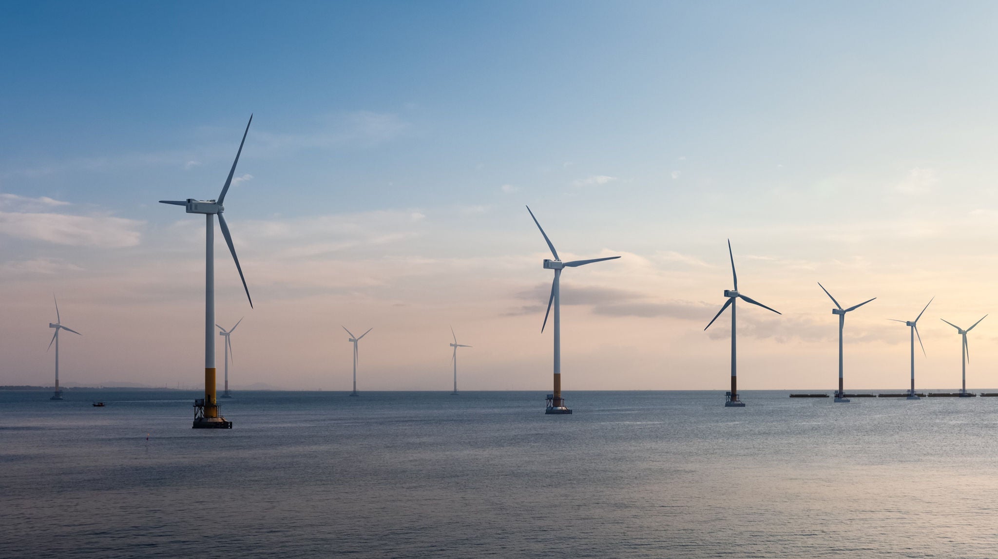 日立エナジーが英国の洋上風力発電所向け系統安定化装置の提供元に選定