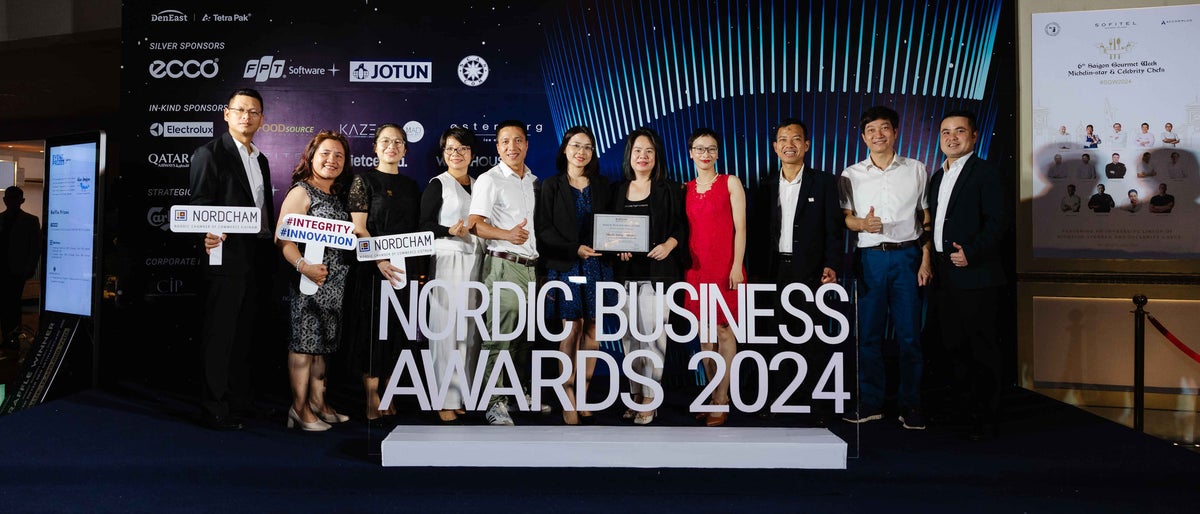 Hitachi Energy Vietnam team at the award night.