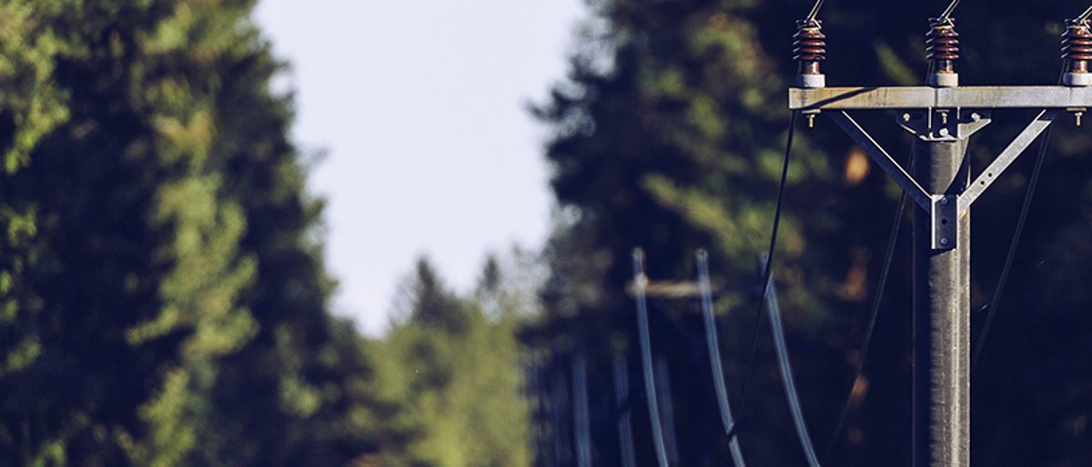 2020-11-06 Åseda Hitachi ABB Powergrid. Kraftledningsstolpar av komposit.  Foto: Jonas Ljungdahl